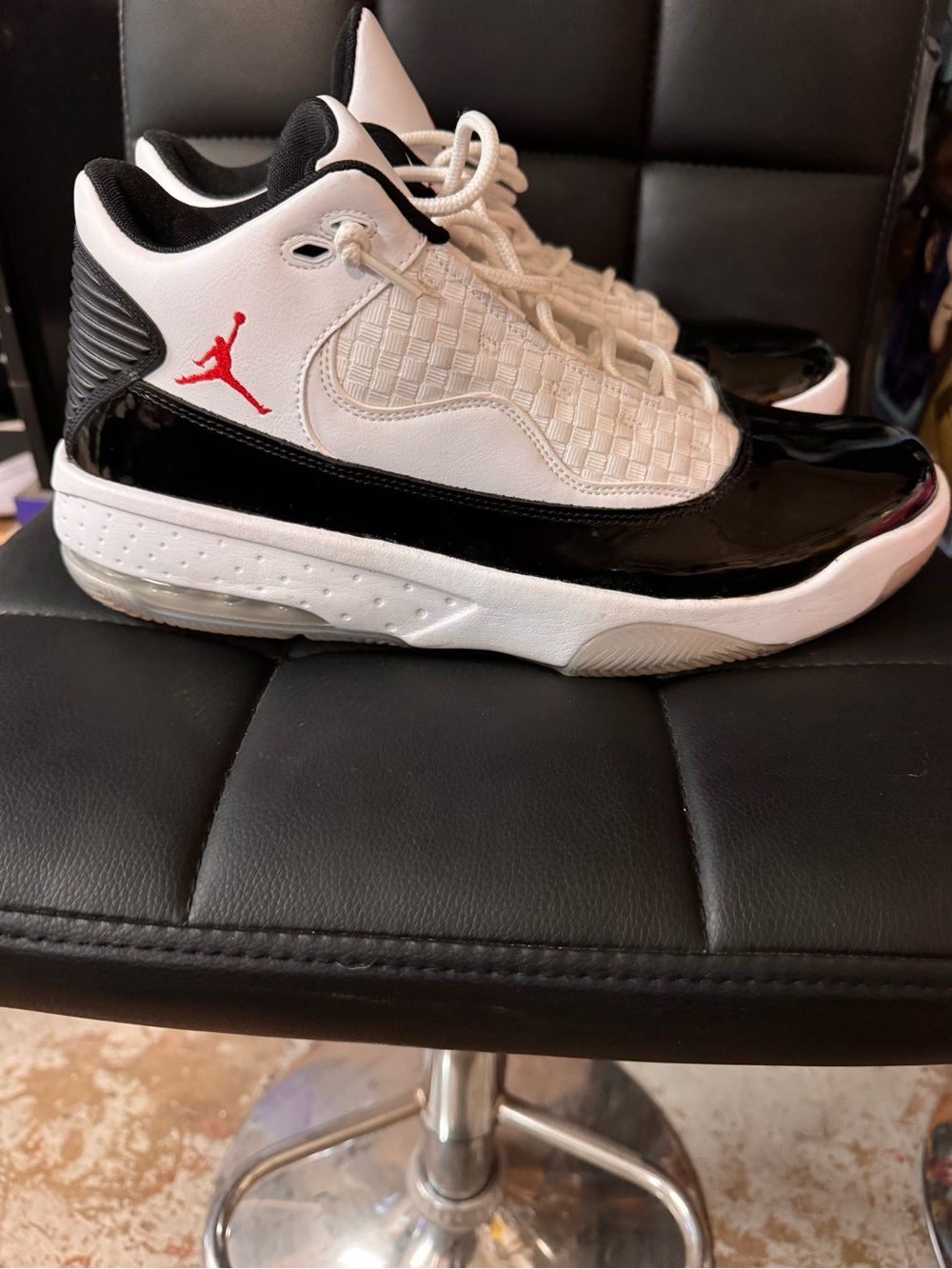 Air Jordan max aura2 - White/Black with Red Jumpman - Picture 2 of 5